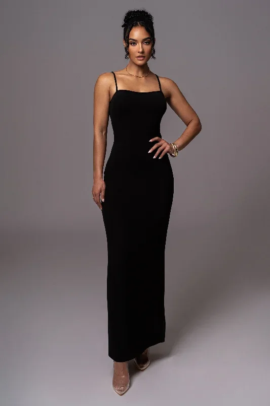 black-smooth-simplicity-maxi-dress