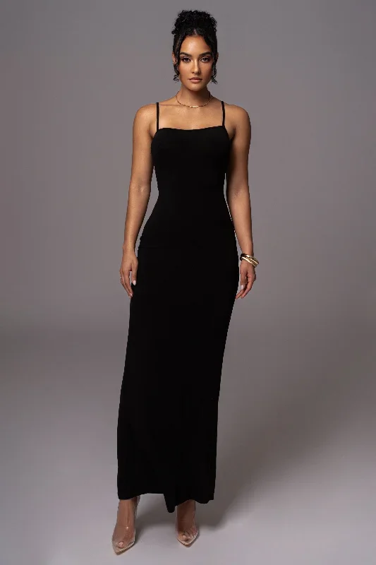 black-smooth-simplicity-maxi-dress