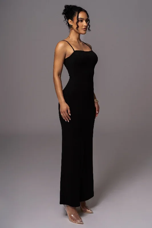 black-smooth-simplicity-maxi-dress