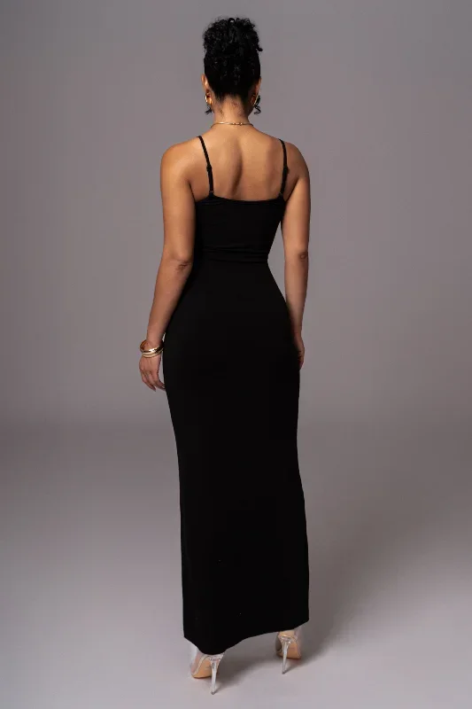 black-smooth-simplicity-maxi-dress