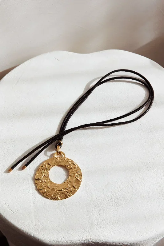 Hometown Textured Round Pendant Necklace Gold