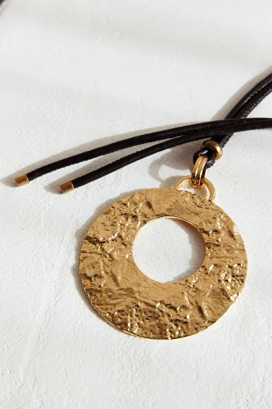 hometown-textured-round-pendant-necklace-gold