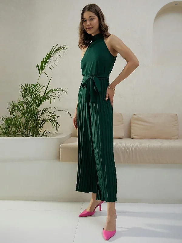 jp6151gr-berrylush-women-solid-green-halter-neck-sleeveless-waist-tie-up-pleated-culotte-jumpsuit