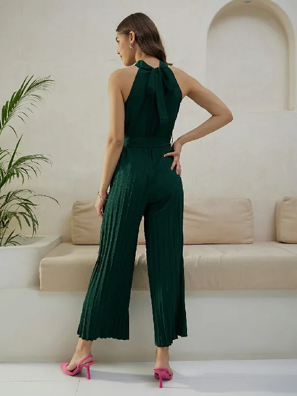 jp6151gr-berrylush-women-solid-green-halter-neck-sleeveless-waist-tie-up-pleated-culotte-jumpsuit