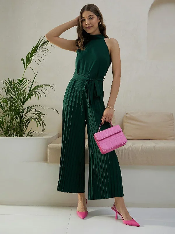 jp6151gr-berrylush-women-solid-green-halter-neck-sleeveless-waist-tie-up-pleated-culotte-jumpsuit