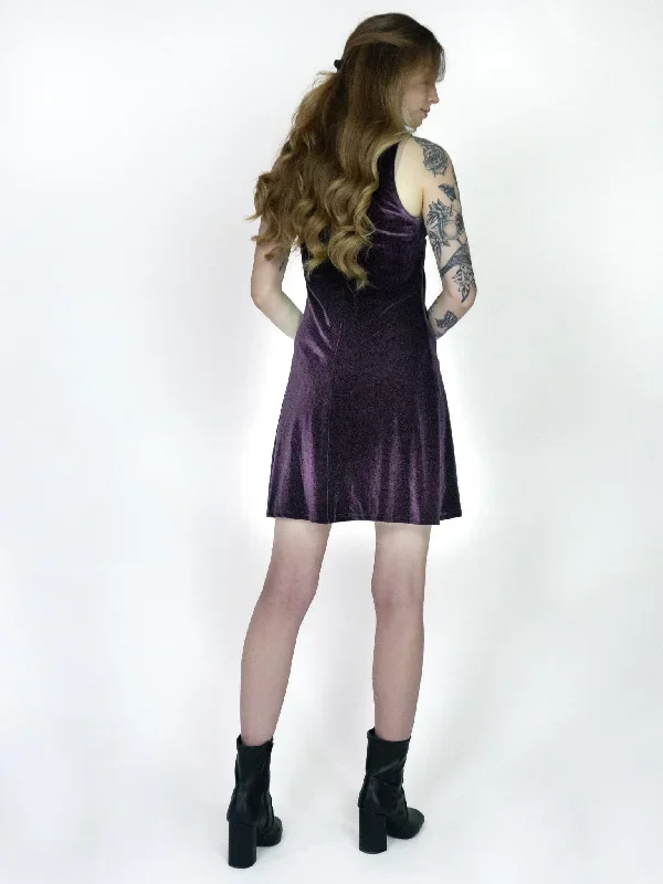 sleeveless-velvet-dress